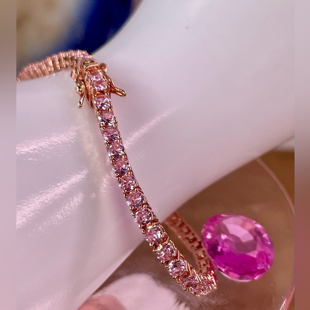 Clearance‼️6ct Amethyst Tennis Bracelet. 14k Rose gold on alloy. 7" / 7.5" Pink